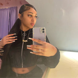 Meet your Posher, Briana